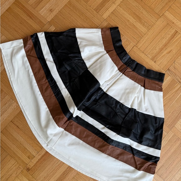 Faux Skirt Rinascimento Medium - Picture 2 of 3